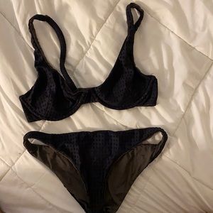 Acacia Geneva Top Waikaloa Bottom. Both MEDIUM.